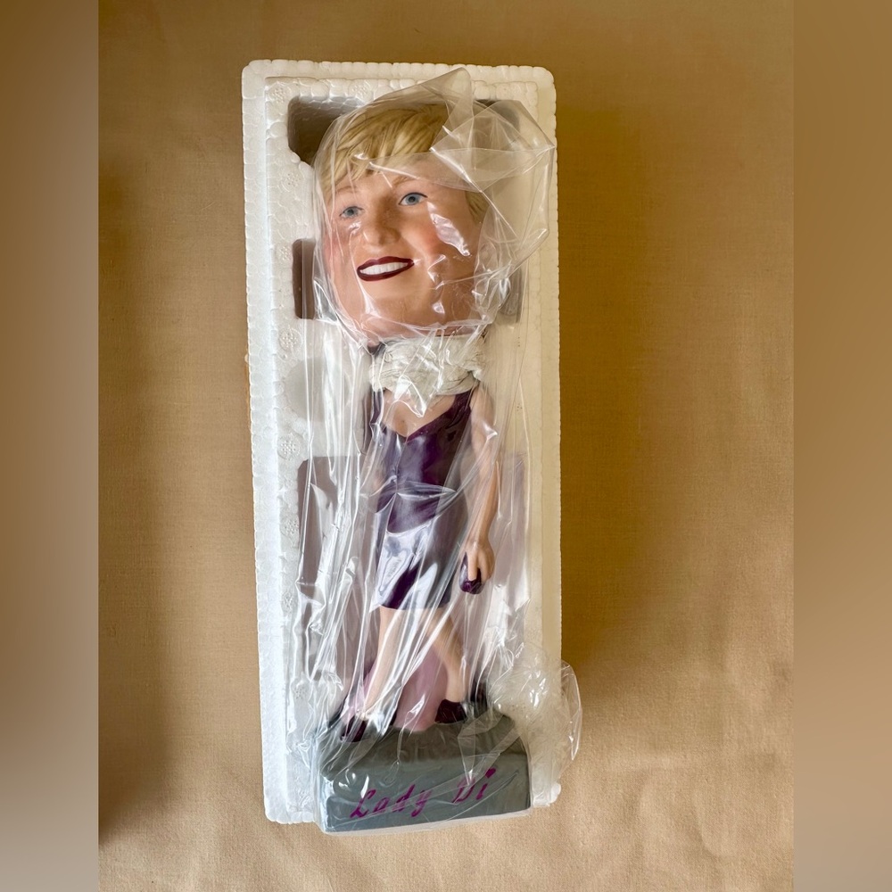 Lady Di bobblehead figurine limited edition collectible
